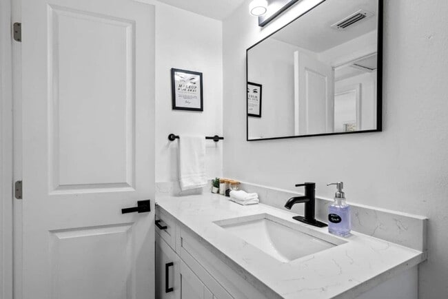 Building Photo - The peaceful place