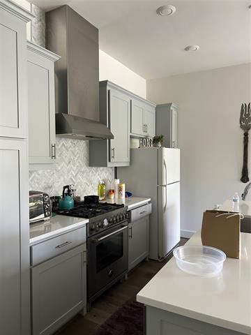 Building Photo - 15875 Spectrum Dr