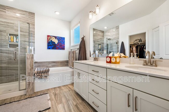 Building Photo - 1017 Prominence Dr