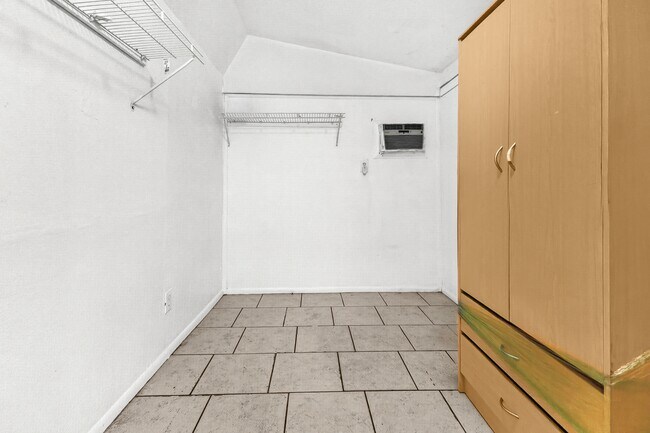 Building Photo - 4834 13th Ave S