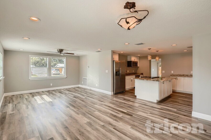 Building Photo - 5285 86th Ave