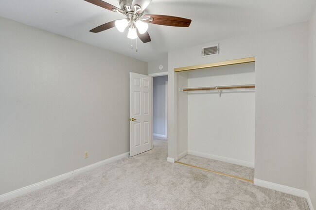 Building Photo - Luxury Meets Comfort in This Beautiful 4-Bedroom Retreat