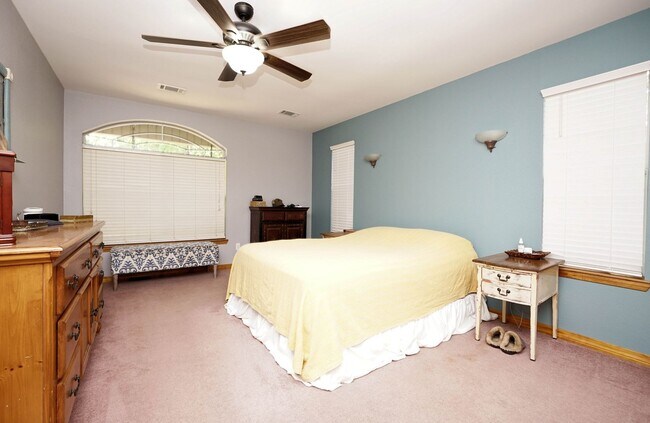 Building Photo - Charming Home in Poquito Bayou – A Nature ...