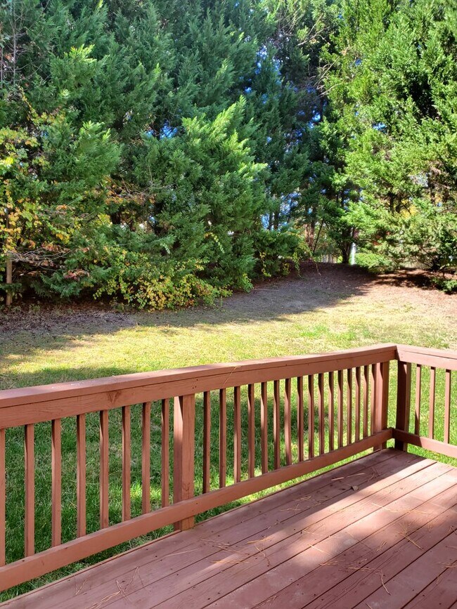 Building Photo - Beautiful 5 Bedroom Home in Watermill Subdivision!