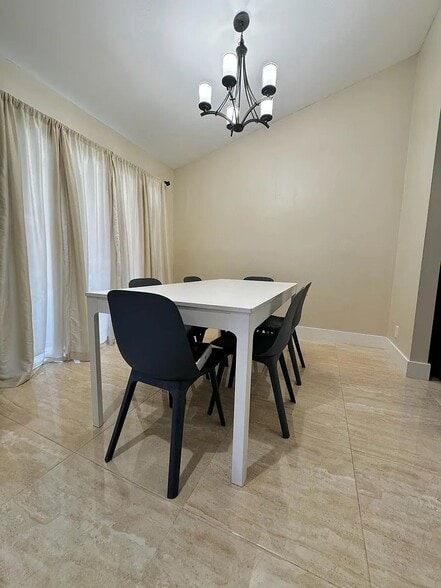 Building Photo - 5520 Coach House Cir