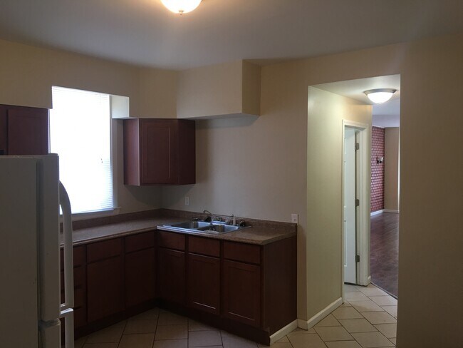 Building Photo - 3001 Miami St