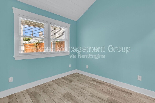 Building Photo - 8 Larnes St