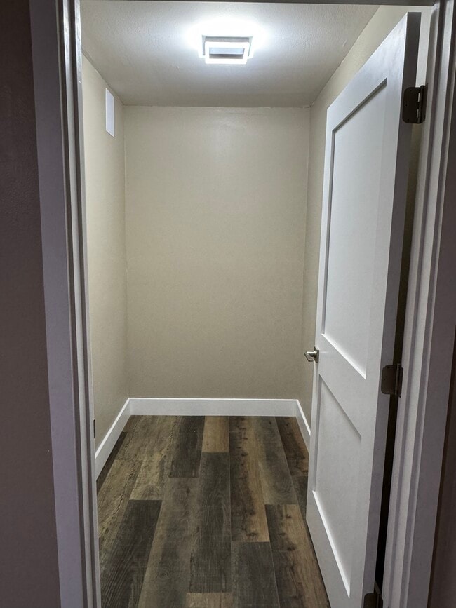 Building Photo - 1919 Summer Club Dr