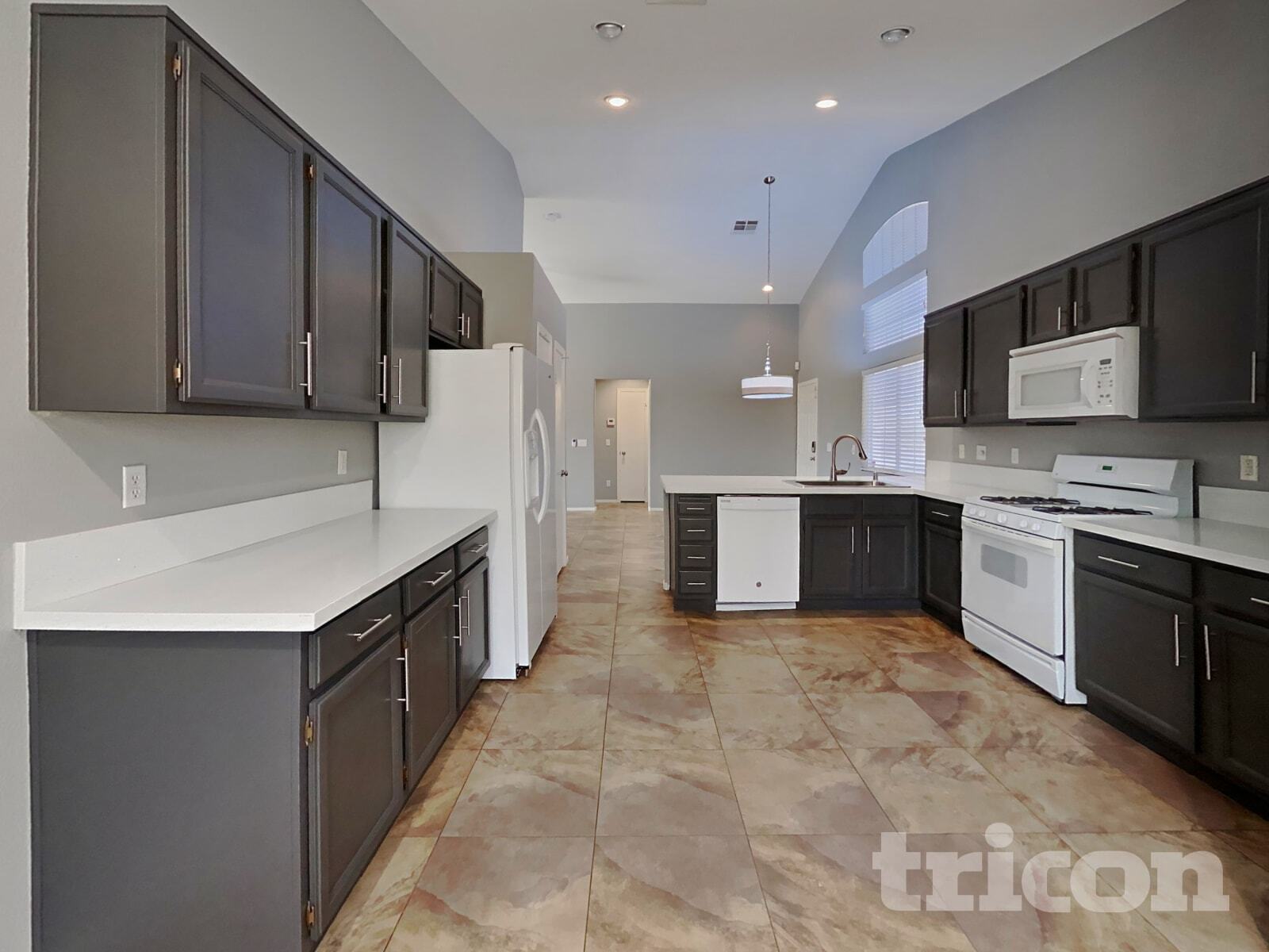 Building Photo - 2030 Maui Surf Ave