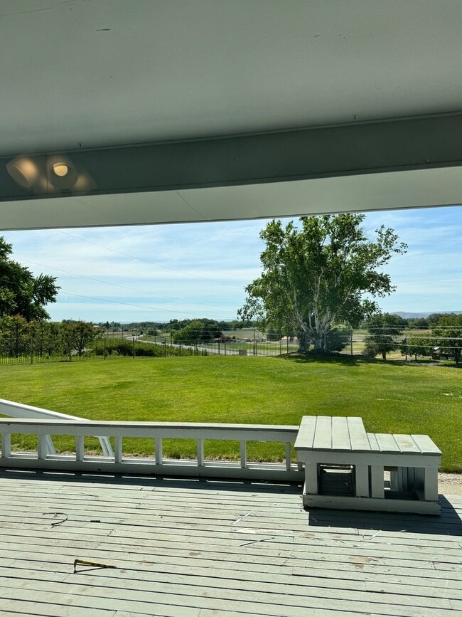 Building Photo - Large lower valley home, freshly remodeled...
