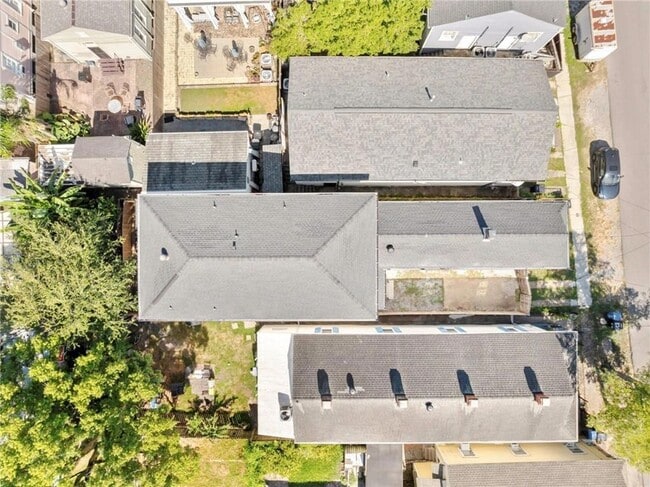 Building Photo - 826 Delachaise St