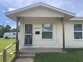 Building Photo - 204 Hosack St