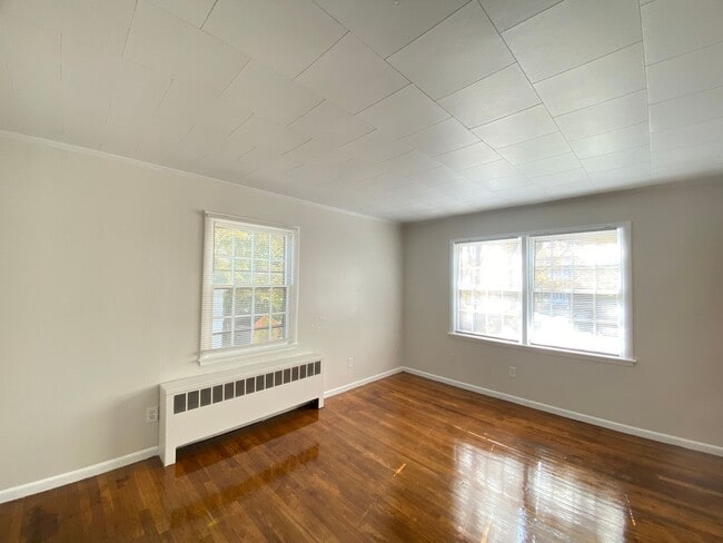 Building Photo - 118 Locust St