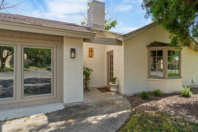 Building Photo - 106 Angela Dr