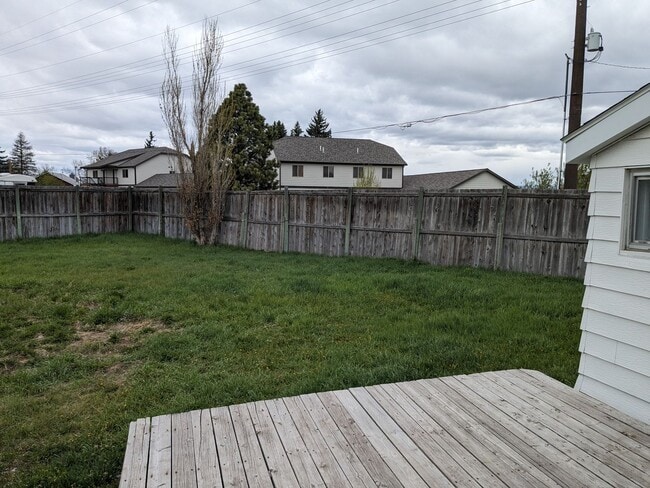 Building Photo - 3 Bed 2 Bath House Near Downtown Belgrade - Dogs Negotiable!