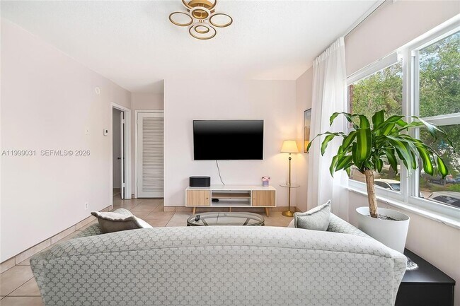 Building Photo - 1824 Monroe St