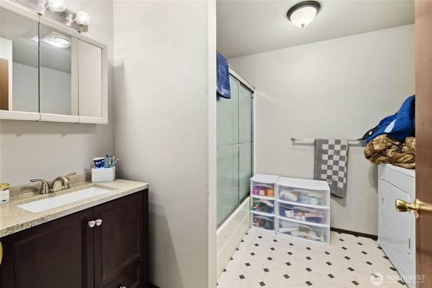 Building Photo - 429 37th St SE