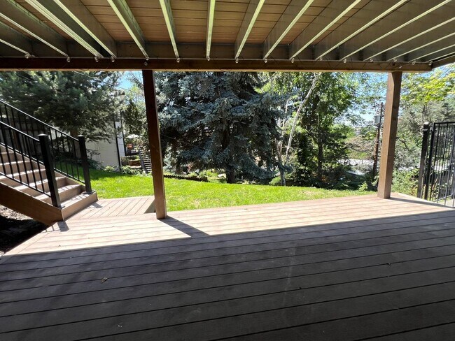 Building Photo - Move-In Special, $200 Off 1st Months Rent!...