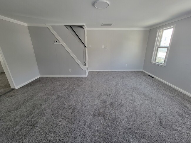 Building Photo - "Charming 2-Bedroom Duplex in Rochester's ...