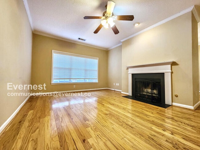 Building Photo - 207 Spring Heights Ln