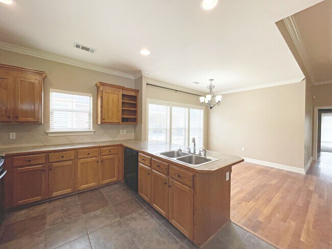 Building Photo - 10362 Hillmont Ave