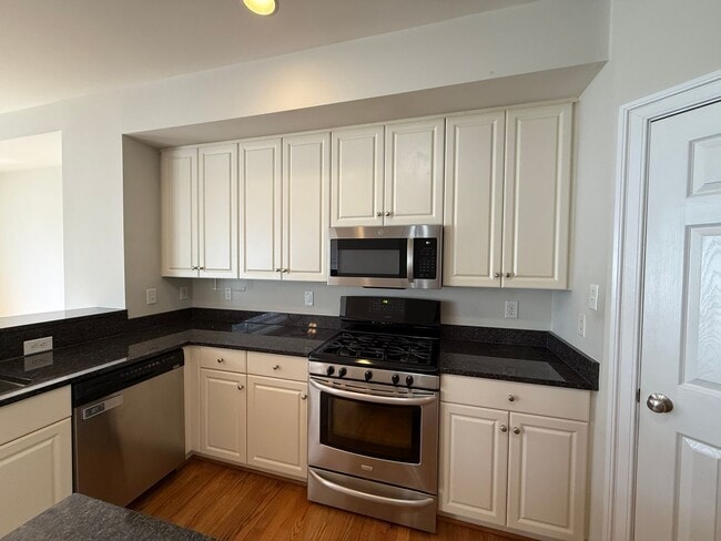 Building Photo - 1525 Old Trail Dr