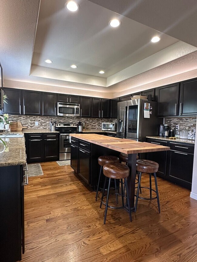 Building Photo - Spacious 5-Bedroom Smart Home Near Peterso...