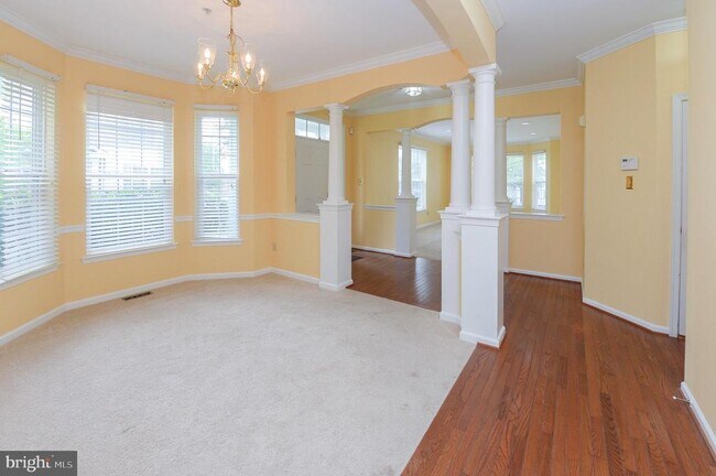 Building Photo - 200 Rolling Hill Dr