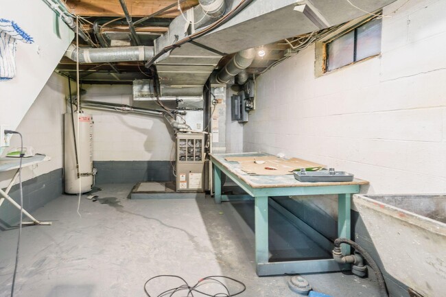 Building Photo - 4230 Eastlea Dr