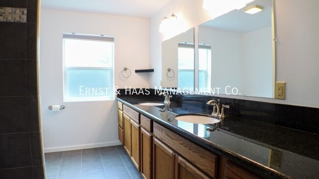 Building Photo - 3138 Shadypark Dr