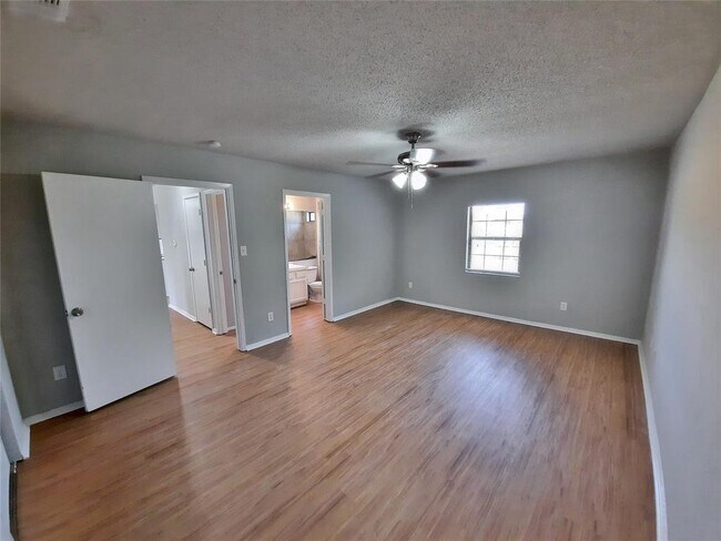 Building Photo - 2646 Winslow Dr