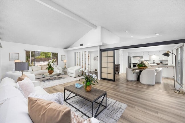 Building Photo - Mid-Century Home in Prime East Sierra Madr...