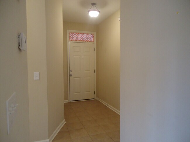 Building Photo - Beautiful 2 (possible 3) Bedroom Condo with ONE CAR GARAGE! Minutes to Bragg and Shopping