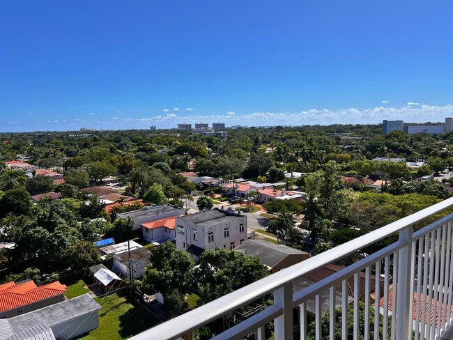 Building Photo - 2425 SW 27th Ave