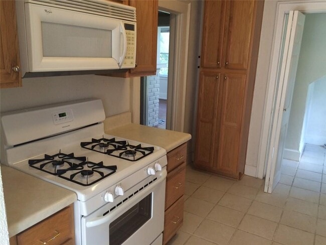 Building Photo - 316 4th St