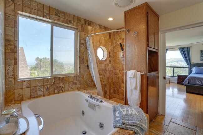 Building Photo - 420 Phoenix Cir