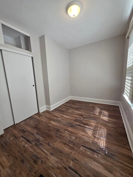 Bedroom 2 - 220 E Oakland Ave