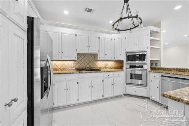 Building Photo - 4700 Bohemia Dr
