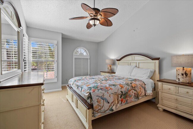 Building Photo - 2379 Treasure Isle Dr