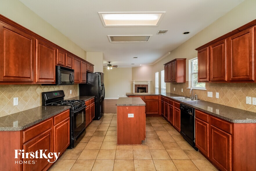 Building Photo - 502 Cattle Ranch Dr