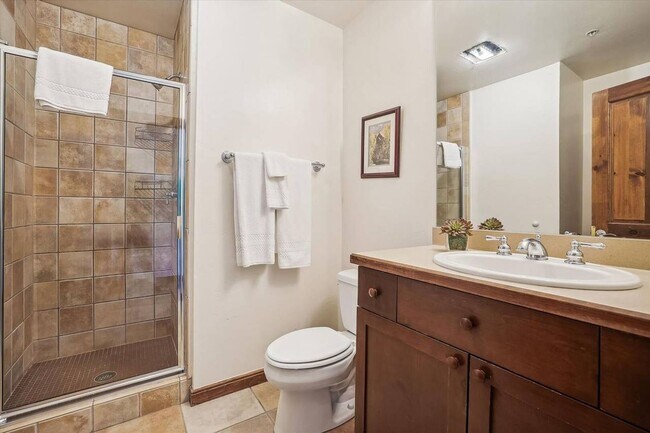 Building Photo - Move in special! Walk to Main Street and the Slopes! Amenities Abound! MOST UTILITIES Included! G...