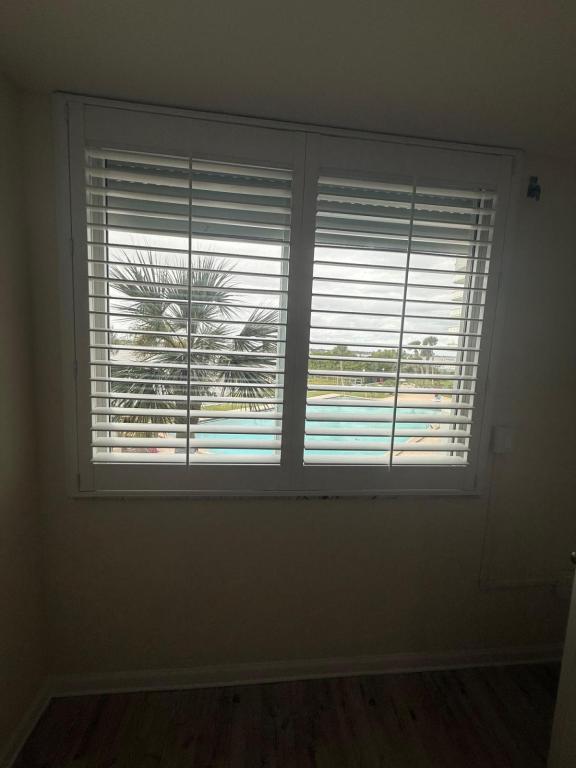 Building Photo - 925 N Halifax Ave