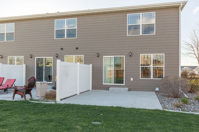 Building Photo - 3350 Crater Lake Ave