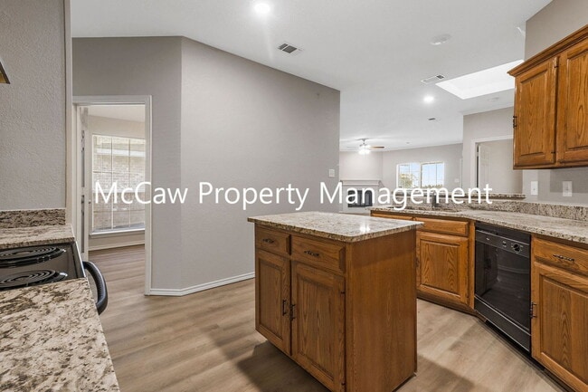 Building Photo - 1214 Mission St