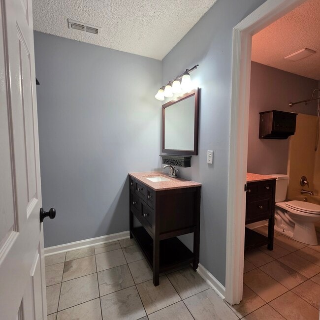 Building Photo - 105 Tall Pines Dr