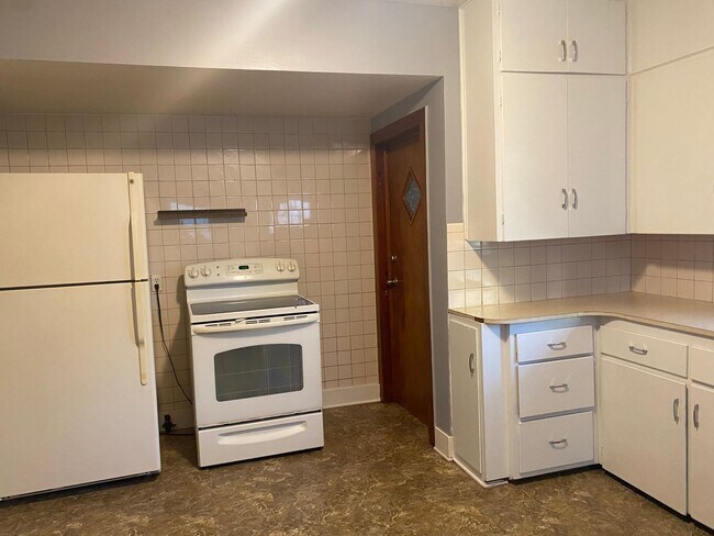 Building Photo - 717 5th Street