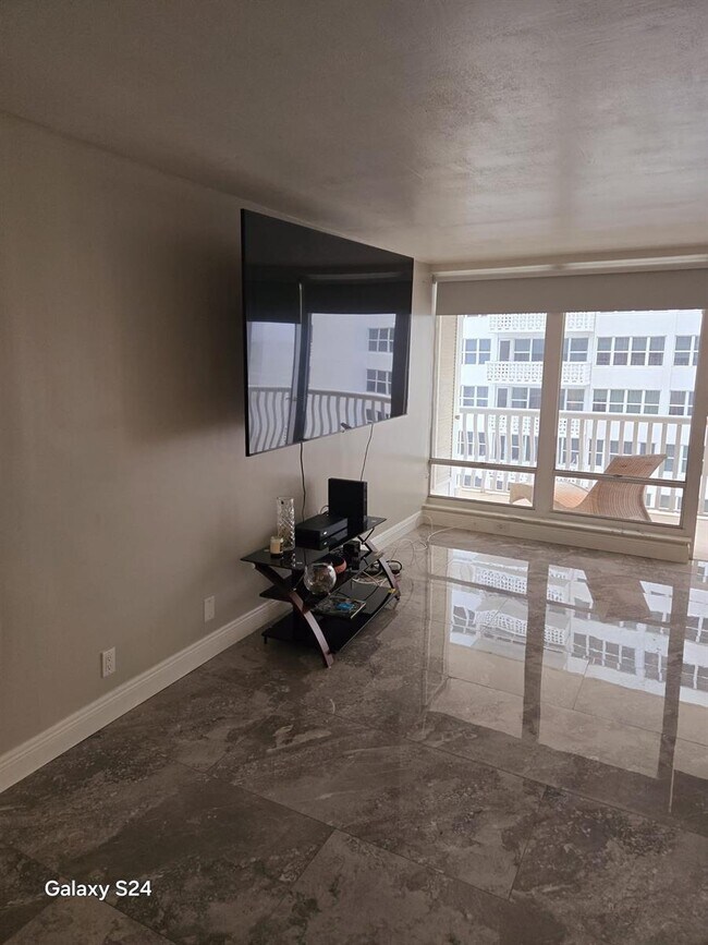 Building Photo - 4020 Galt Ocean Dr
