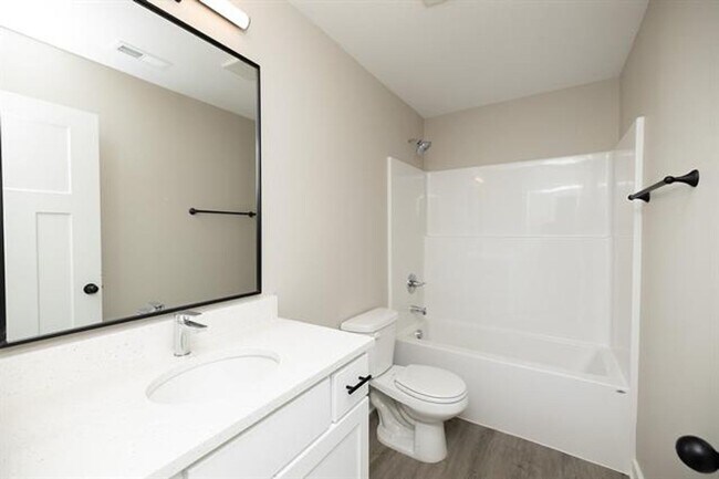 Building Photo - 5048-5050 S. Sycamore Ct.