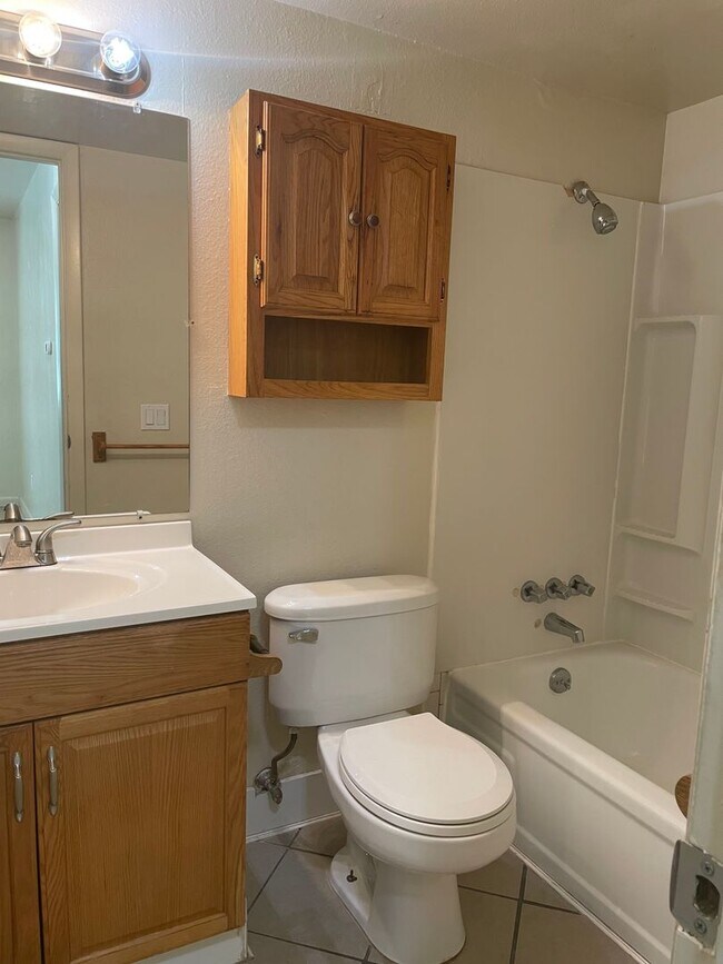 Building Photo - 1705 Heatheridge Rd