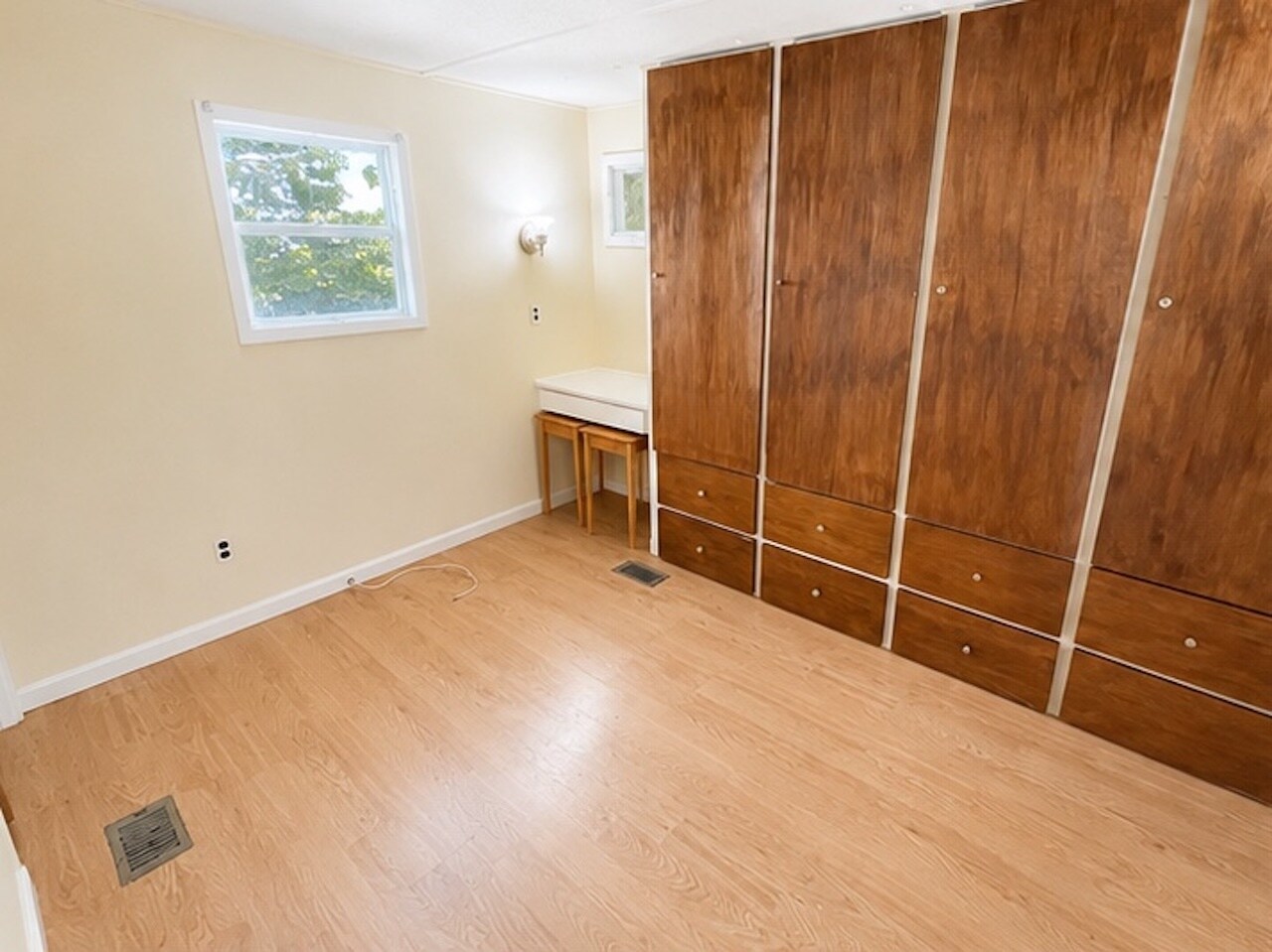 Building Photo - 1179 S Meadow Dr